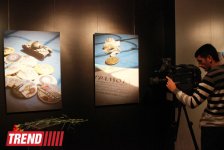 В Баку открылась фотовыставка личных вещей жертв Ходжалинской трагедии (фото)
