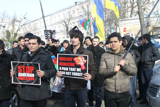 Перед представительствами ООН и ОБСЕ в Киеве состоялась акция протеста азербайджанцев (ФОТО)