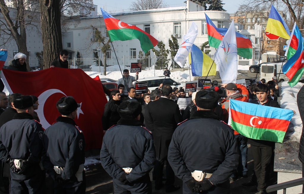 Ukraynadakı BMT və ATƏT nümayəndəlikləri qarşısında etiraz aksiyası keçirilib (FOTO)