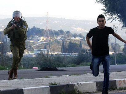 Israeli troops attack Palestinian demonstrators in West Bank