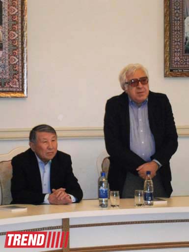 В Баку состоялась презентация книги казахского писателя Берика Шаханова (фото)