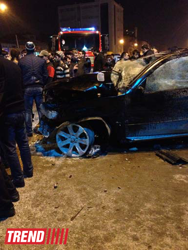 Bakıda 4 maşın toqquşdu, BMW X5 aşaraq yandı (ƏLAVƏ OLUNUB) (FOTO)