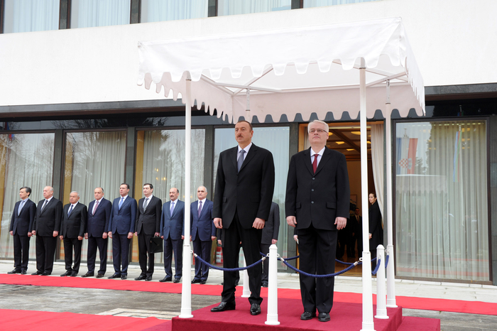 Azerbaijani President officially welcomed to Croatia (PHOTO)