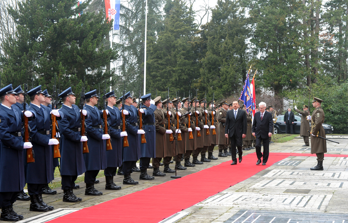 Azerbaijani President officially welcomed to Croatia (PHOTO)