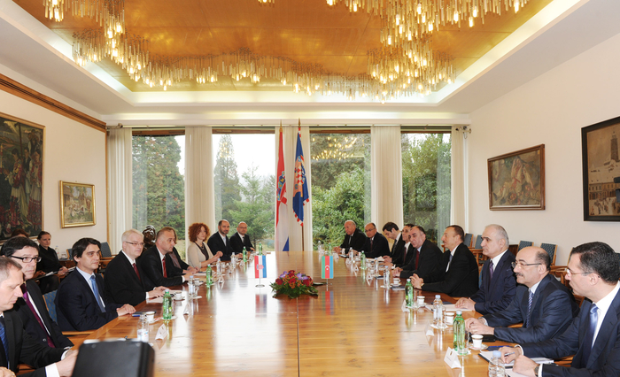 Presidents of Azerbaijan and Croatia hold expanded meeting (PHOTO)