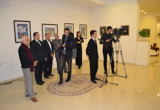 В Баку открылась выставка "Современность  в  миниатюре" (фото)