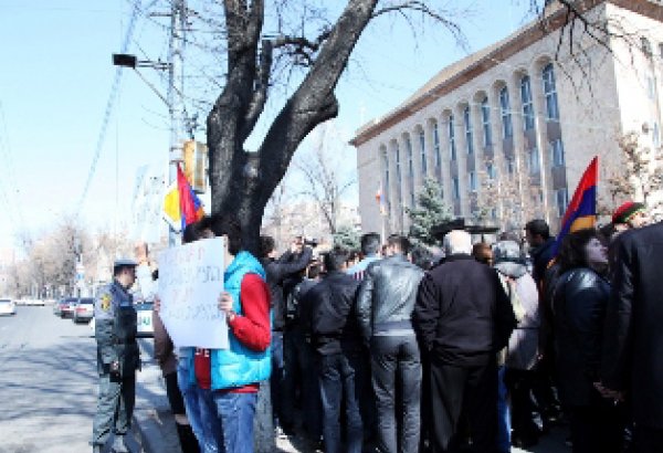 Protest action in front of Armenian President’s residency