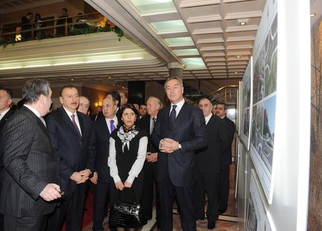 President Ilham Aliyev familiarizes himself with projects to be implemented in Montenegro by Azerbaijan (PHOTO)