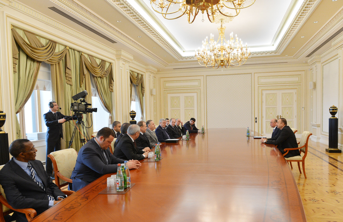 Prezident İlham Əliyev Beynəlxalq konfransın iştirakçılarını qəbul edib (FOTO)