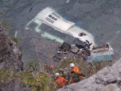 Ekvadorda avtobus körpüdən aşıb, nəticədə 16 nəfər ölüb, 25 adam isə yaralanıb