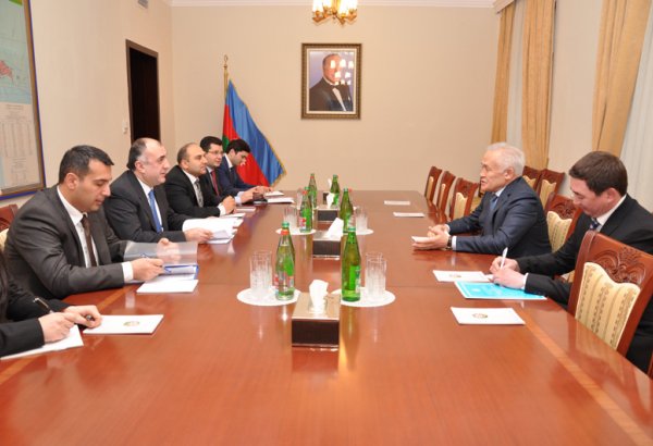 Kazakh Ambassador presents credentials to Azerbaijani Foreign Minister (PHOTO)