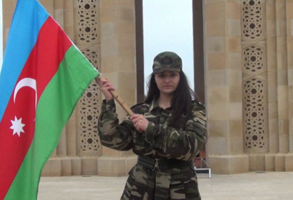 Учащиеся Гимназии Искусств реализовали проект "Горжусь тем, что я - азербайджанец" (фото)