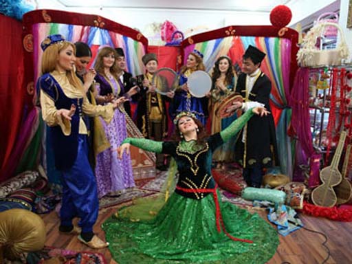 Телеведущие, актеры и певцы в праздничных съемках Новруза (фотосессия)