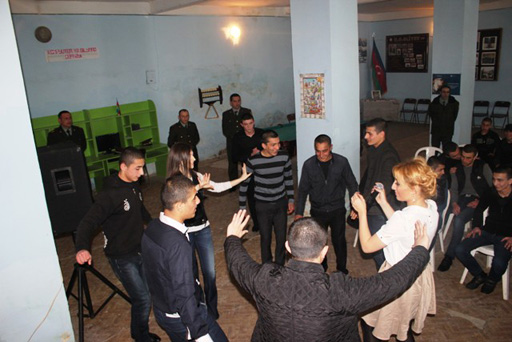 Азербайджанские исполнители провели концерт в колонии  для несовершеннолетних (фото)