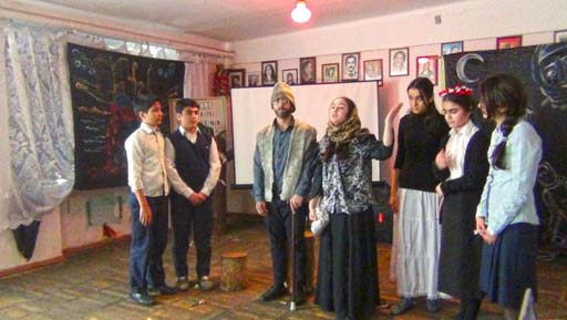 Учащиеся Гимназии Искусств представили работы и постановку, посвященные Дню геноцида азербайджанцев  (фото)