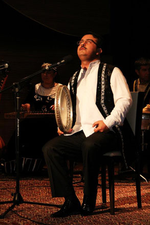 Гочаг Аскеров готовится к проекту в Лондоне: "Виртуальную ученицу обучаю мугаму и народным песням" (фото)