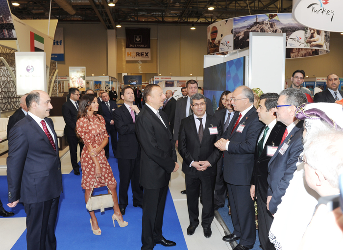Президент Азербайджана и его супруга ознакомились с Азербайджанской международной выставкой туризма и путешествий AİTF-2013 (версия 2) (ФОТО)