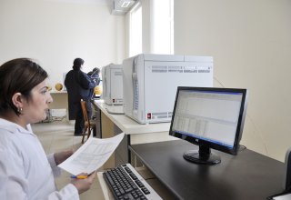 "Azərikimya"nın Mərkəzi laboratoriyasında kompüter sistemli müasir xromotoqraflar quraşdırılıb (FOTO)