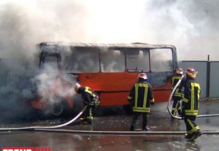 В Баку потушен пожар в автобусе, пострадавших нет
