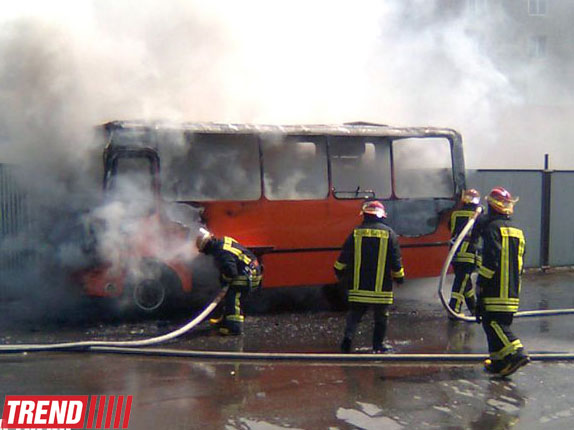 В Баку потушен пожар в автобусе, пострадавших нет