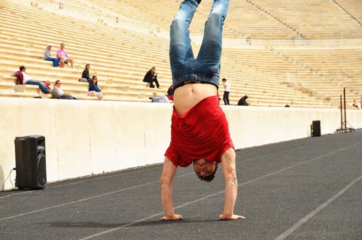 Фарид Мамедов показал акробатические трюки на уникальном стадионе в Греции: "Евровидение-Олимпиада" (фото)