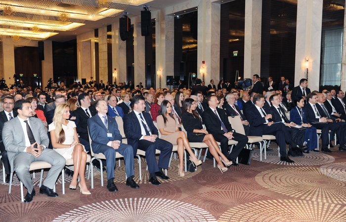 Президент Азербайджана и его супруга приняли участие в I Всемирном форуме выпускников МГИМО (ФОТО)