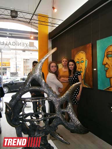 В Баку открылась выставка Солтана Гары - нюансы, оттенки, эмоции (фотосессия)