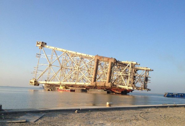 Jacket for new platform sailed away by BP (PHOTO)