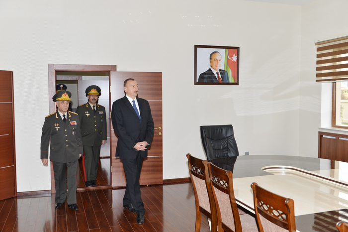 Президент Азербайджана Ильхам Алиев осмотрел Н-скую воинскую часть Внутренних войск в Гаджигабуле после реконструкции (ФОТО)