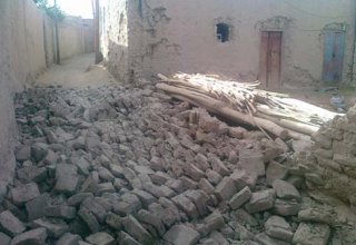 4.9-magnitude quake injures 10 in Iran