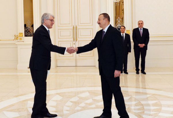 Президент Азербайджана принял верительные грамоты послов Аргентины и Македонии (ФОТО)