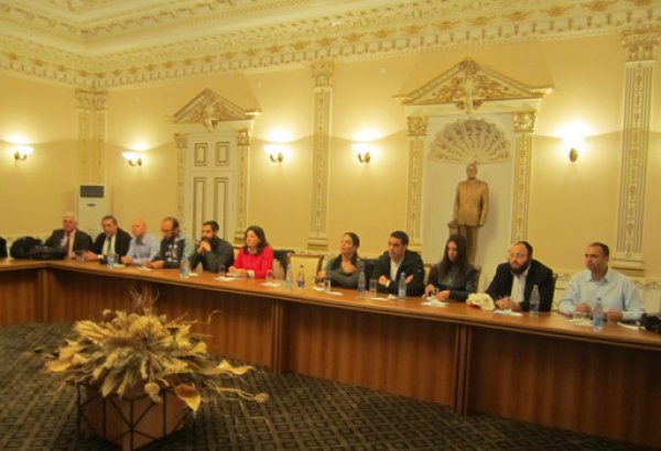 Delegation of Israeli journalists holds meetings in Azerbaijan (PHOTO)