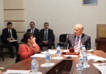 Министр труда и соцзашиты населения принял граждан в Баку (ФОТО)
