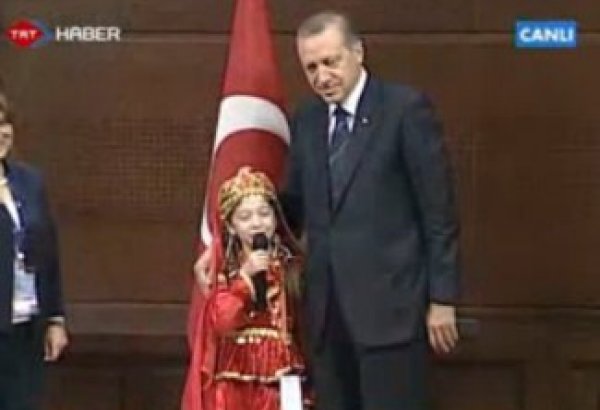 Юная азербайджанская артистка встретилась с премьер-министром Турции