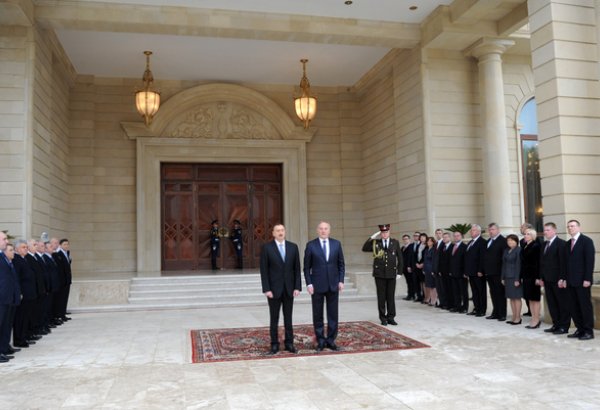 В Баку состоялась церемония официальной встречи президента Латвии (ФОТО)
