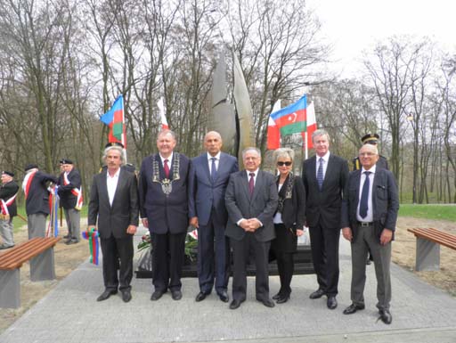 В городе Гнезно открылся памятник азербайджано-польской дружбы (фото)