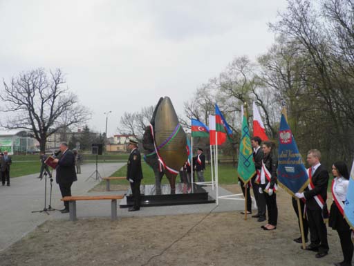 В городе Гнезно открылся памятник азербайджано-польской дружбы (фото)