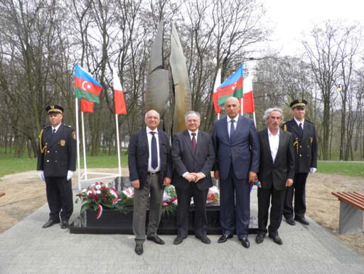 В городе Гнезно открылся памятник азербайджано-польской дружбы (фото)