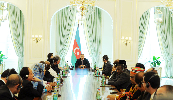 Prezident İlham Əliyev: Azərbaycan İslam həmrəyliyinin inkişafı üçün öz rolunu oynayır (ƏLAVƏ OLUNUB) (FOTO)