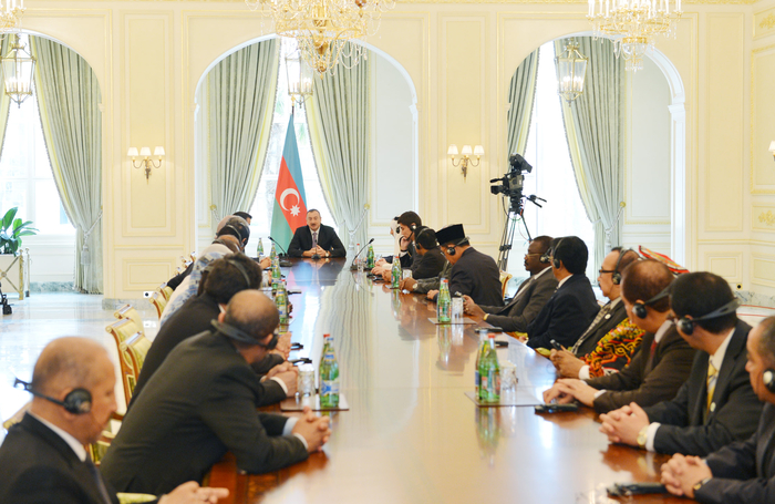 Prezident İlham Əliyev: Azərbaycan İslam həmrəyliyinin inkişafı üçün öz rolunu oynayır (ƏLAVƏ OLUNUB) (FOTO)