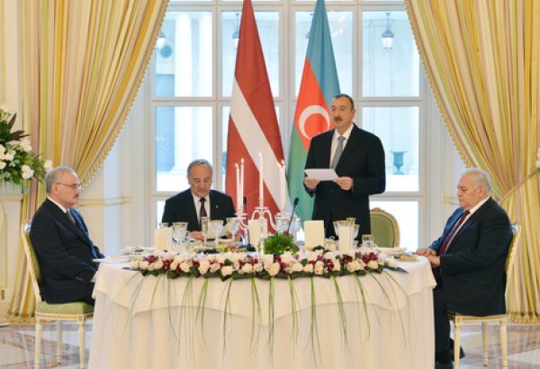 Президент Ильхам Алиев: Для развития сотрудничества между Азербайджаном и Латвией в различных областях имеются широкие возможности (ФОТО)