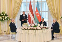 Президент Ильхам Алиев: Для развития сотрудничества между Азербайджаном и Латвией в различных областях имеются широкие возможности (ФОТО)