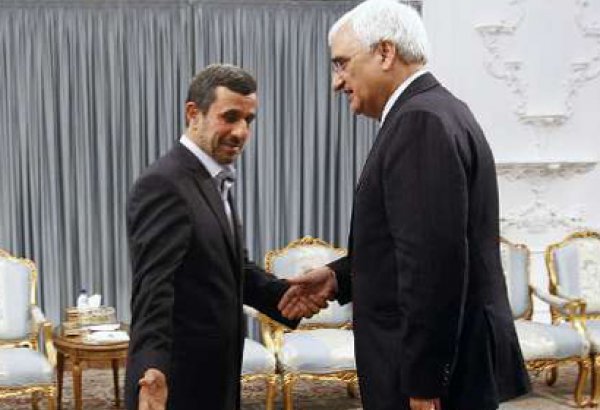President Ahmadinejad receives Indiaˈs FM