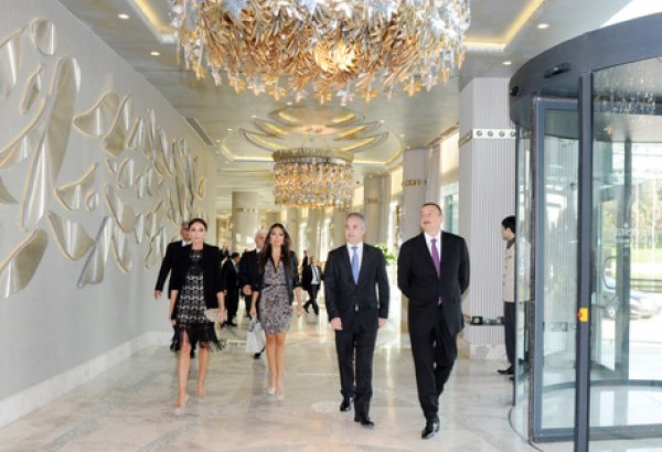 Президент Азербайджана и его супруга приняли участие на приеме, организованном в честь участников проходящего в Баку Первого Южнокавказского форума (ФОТО)