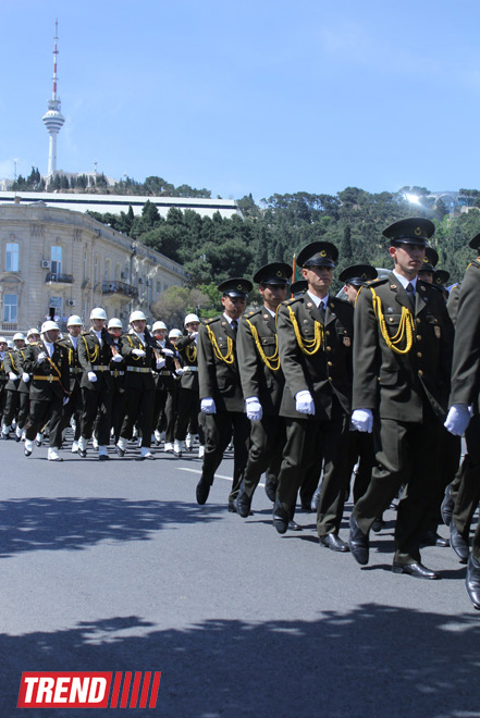 Bakının mərkəzində hərbi yürüş keçirilib (FOTO)