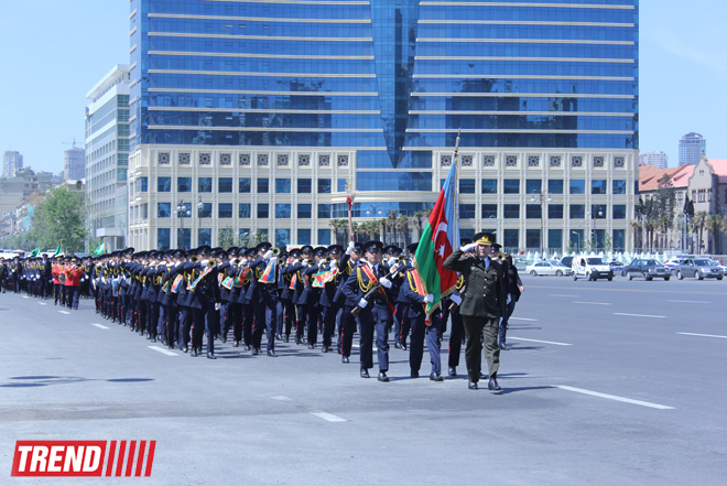 Bakının mərkəzində hərbi yürüş keçirilib (FOTO)