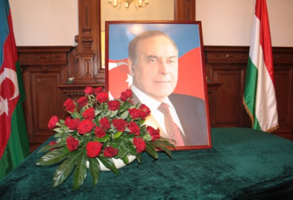 Azerbaijan’s national leader Heydar Aliyev’s 90th anniversary celebrated in Budapest (PHOTO)