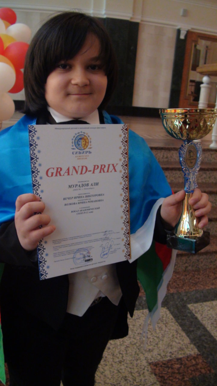 Юный азербайджанский вокалист завоевал Гран-при на международном конкурсе в Новосибирске (фото-видео)