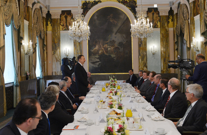 Президент Азербайджана встретился с президентом Федерации промышленности и главами крупных компаний Австрии (ФОТО)