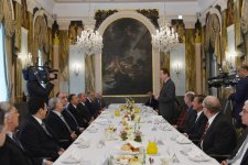 Президент Азербайджана встретился с президентом Федерации промышленности и главами крупных компаний Австрии (ФОТО)